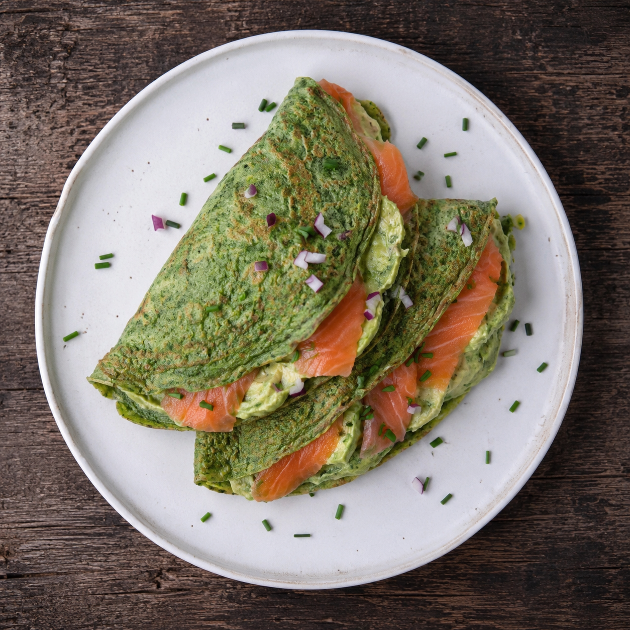 Spinatpandekager med laks og avocadocreme